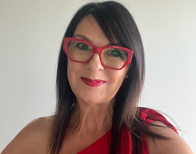 The Glasses Lady featured image